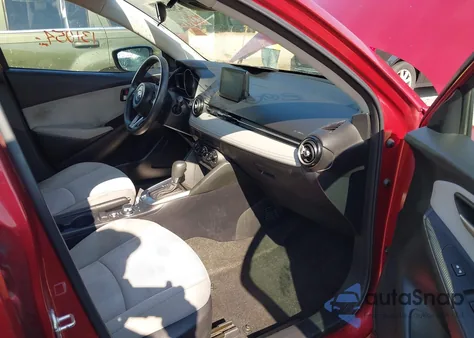 2020 Toyota Yaris Le z USA, uszkodzony, nr VIN 3MYDLBJV9LY704840